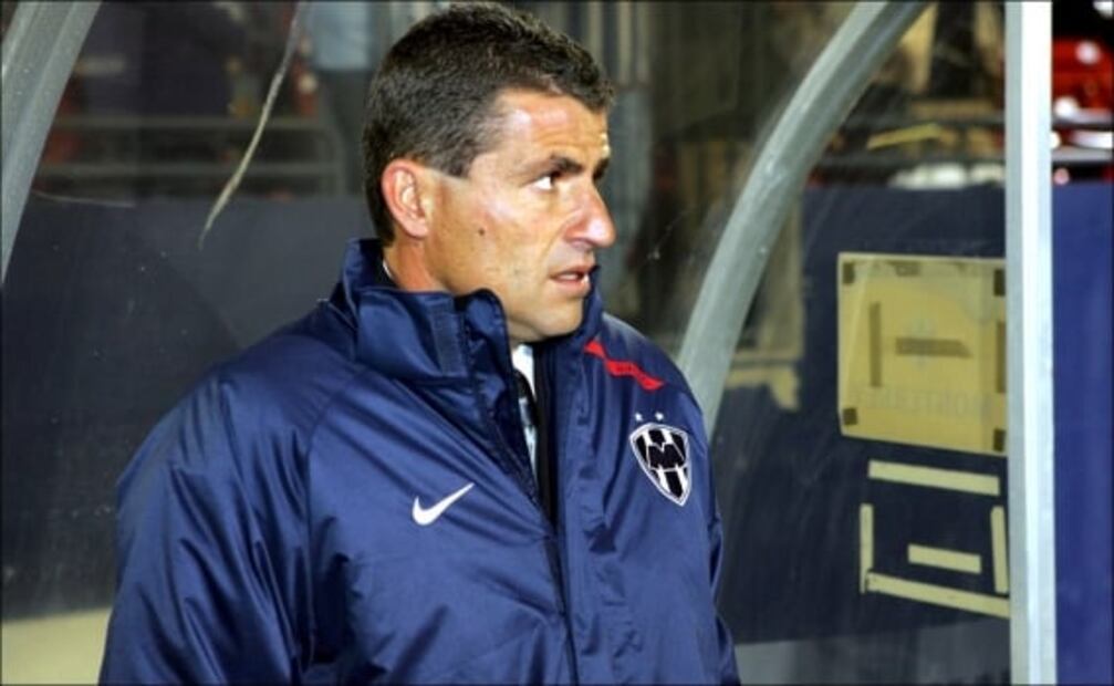 ¿Qué otros técnicos han dejado a su equipo antes de iniciar el torneo?