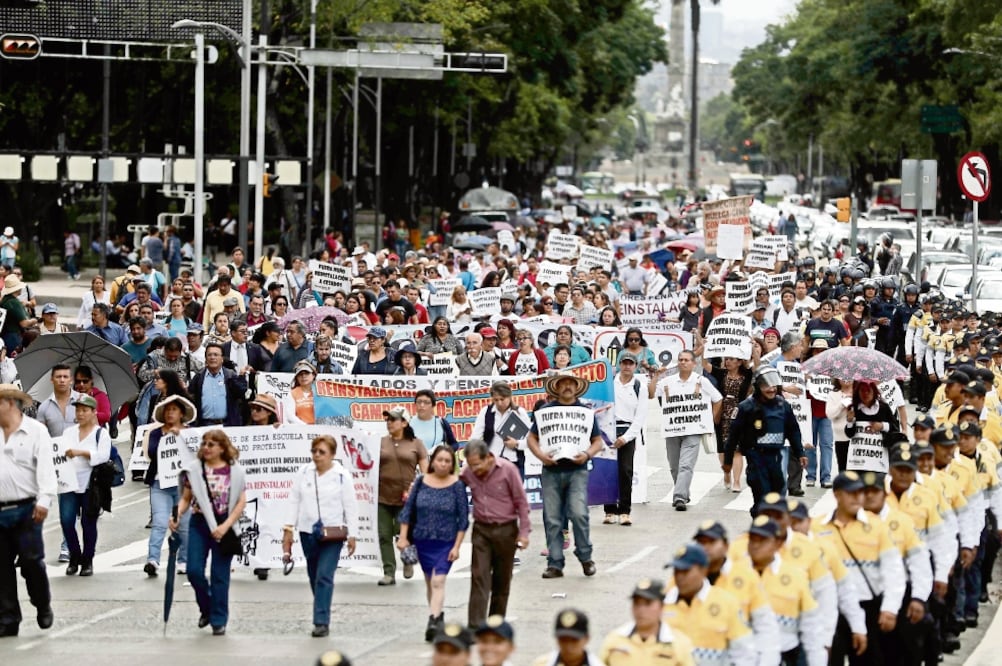 Docentes de la Sección 9 de la CNTE en la Ciudad de México protestaron ayer en el Centro Histórico (FERNANDO RAMIREZ. EL UNIVERSAL)