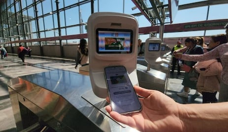 Bancos impulsan pagos digitales en Metro y Metrobús; Mundial 2026 acelera reducción del uso de efectivo