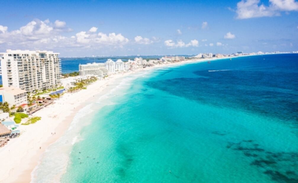 ¿A qué playas de México puedes viajar en avión con 2,000 mil pesos?