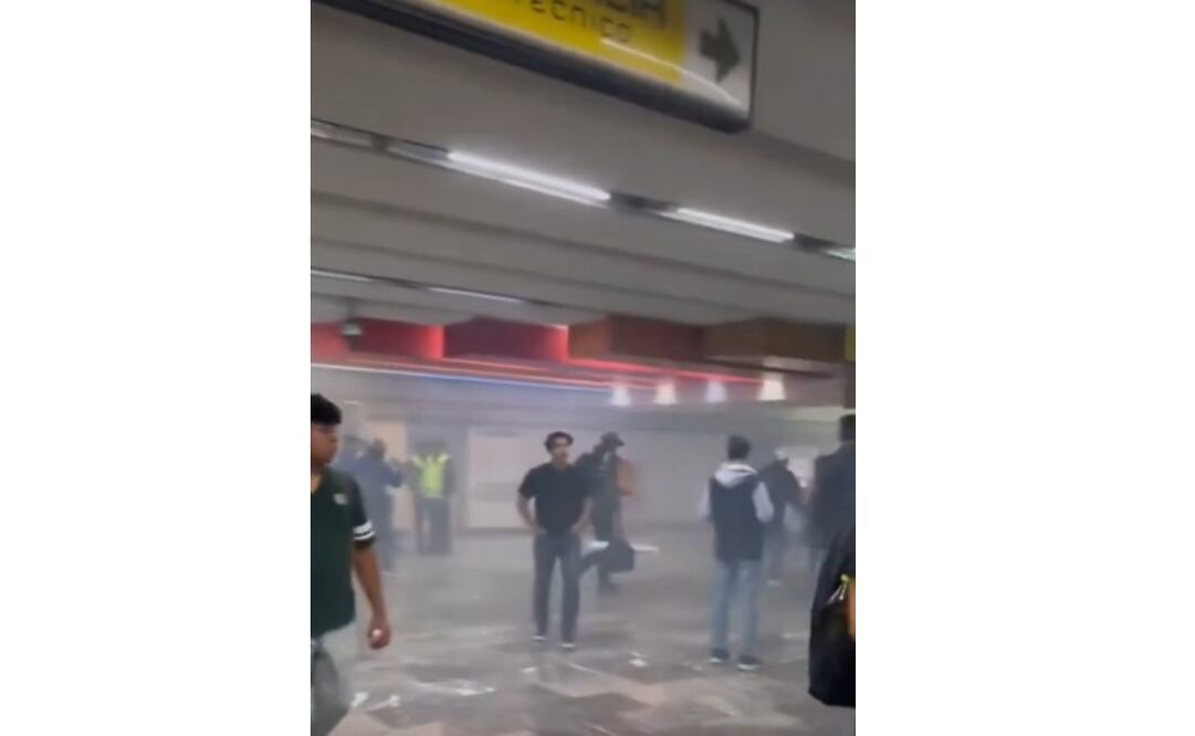Riña con petardos entre dos grupos de estudiantes dentro de estación La Raza del Metro deja cuatro heridos. Foto: Especial.