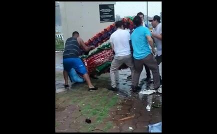 Vientos de “Narda” tiran imagen de la Virgen de Guadalupe en Mazatlán