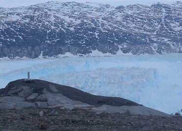 Así se desprendió un enorme glaciar en Groenlandia