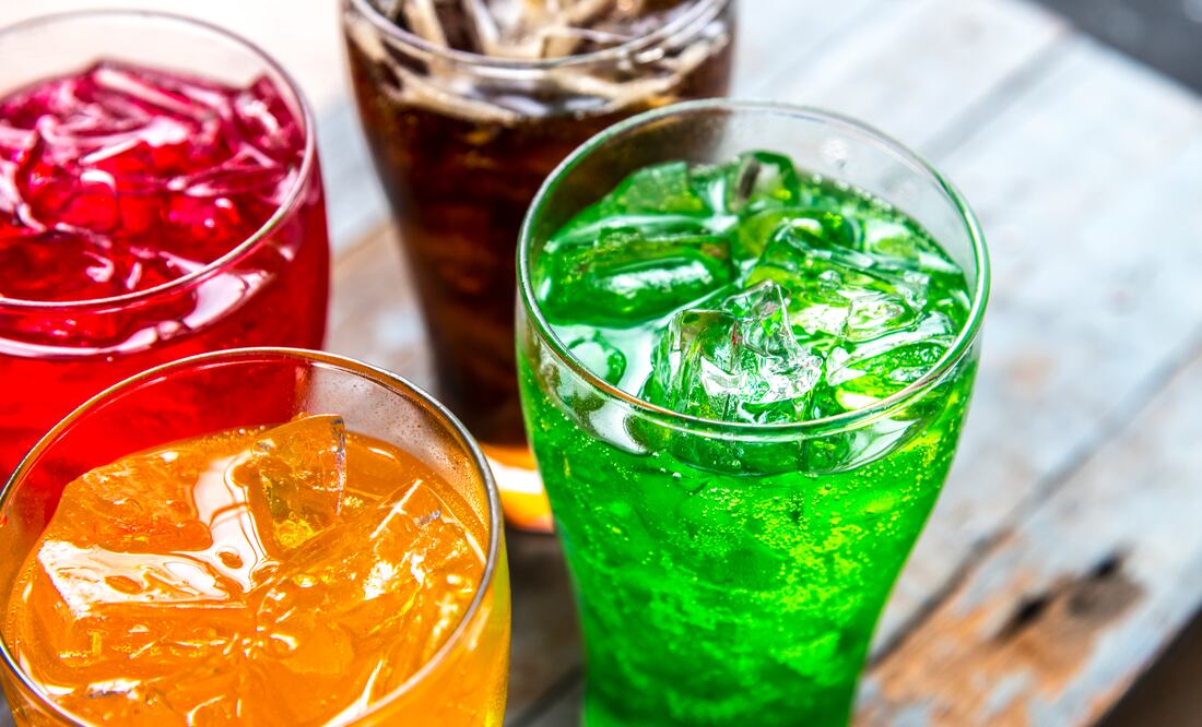 La cantidad de azúcar en un solo refresco puede superar los límites recomendados por los organismos de salud. Foto: Freepik