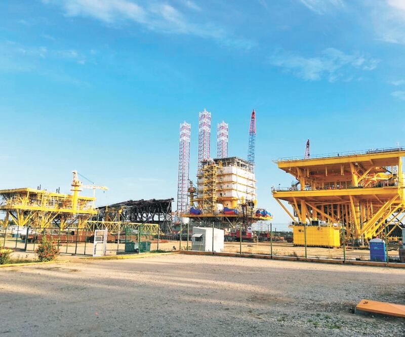 Petróleo, energías renovables y desarrollo