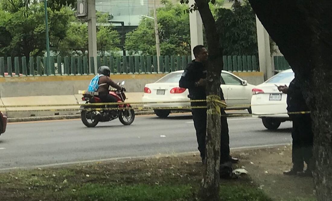 Policías municipales, estatales y ministeriales desplegaron un operativo de búsqueda de los agresores, que al parecer viajaban en una motocicleta. Foto: Rebeca Jiménez / EL UNIVERSAL