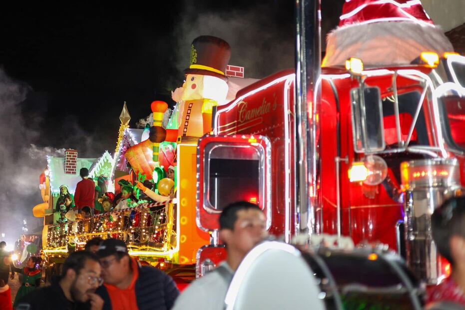 La Feria de la Esfera de Chignahuapan contempla un desfile navideño. Foto: Facebook Feria Nacional del Árbol y la Esfera