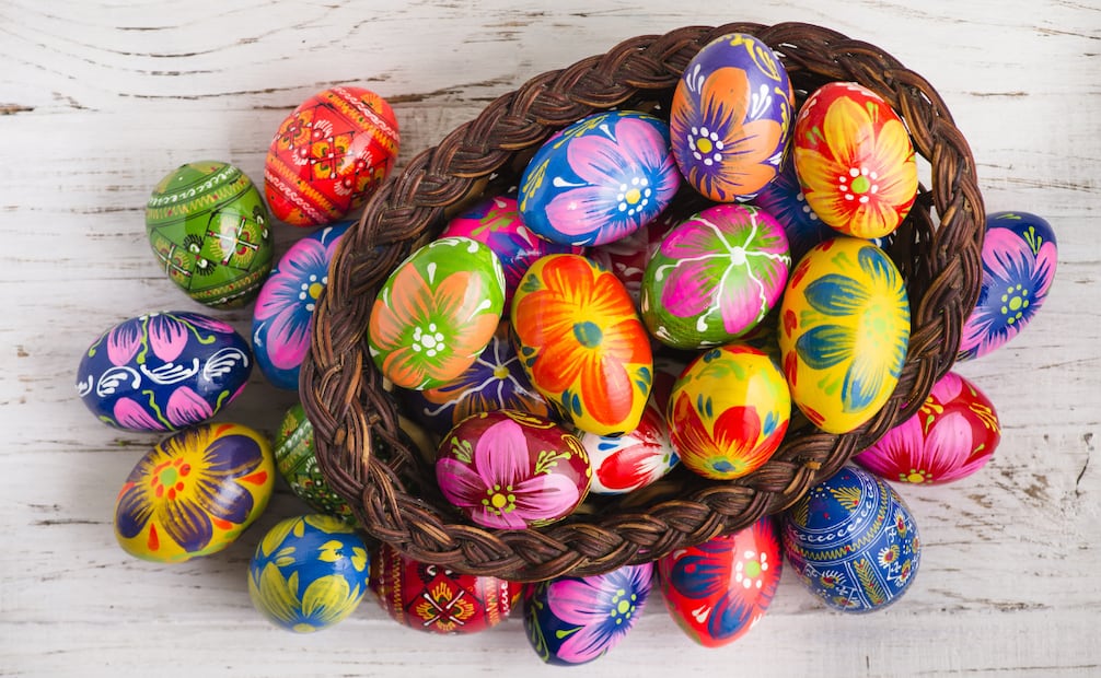 Los huevos de Pascua simbolizan nueva vida, esperanza, resurrección y renovación. Foto: Canva