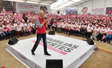 Alfredo del Mazo entrega cuatro mil "Salarios Rosa" en Edomex