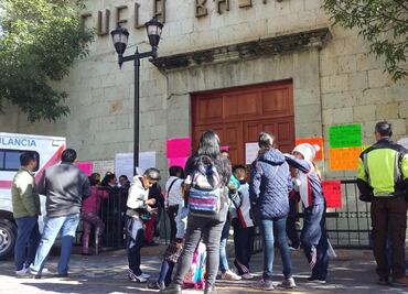 Padres, alumnos y docentes protestan en escuelas de Oaxaca