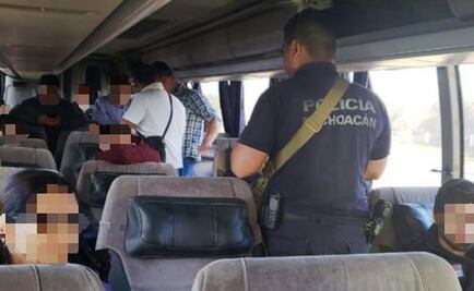Rescatan en Michoacán a 23 pasajeros de autobús presuntamente secuestrado