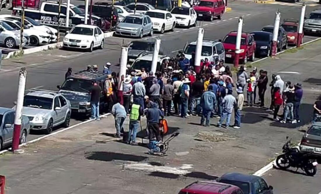 Piperos de agua se manifiestan en Texcoco por el cierre de 40 pozos como parte de la Operación Caudal, en el Estado de México. (Foto: especial)