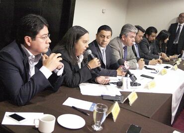 Sigue disputa por transición en delegaciones