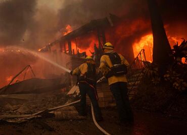 Incendios en California: migrantes se unen para remover escombros en Los Ángeles; es una respuesta a la retórica de Trump, dicen