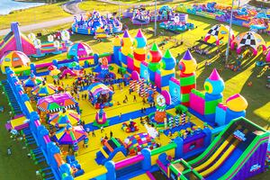 Llega a México el parque inflable más grande del mundo