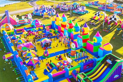 Llega a México el parque inflable más grande del mundo
