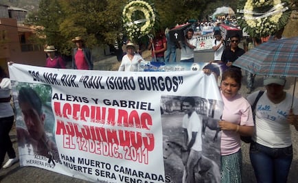 Normalistas marchan en Chilpancingo 