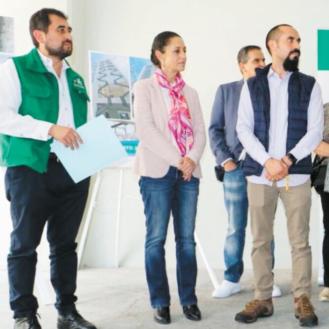 Trabajo. Claudia Sheinbaum reconoció el trabajo de la Comisión para la Reconstrucción, por la atención que da 17 mil casos de viviendas que fueron afectadas en el 19-S. ESPECIAL