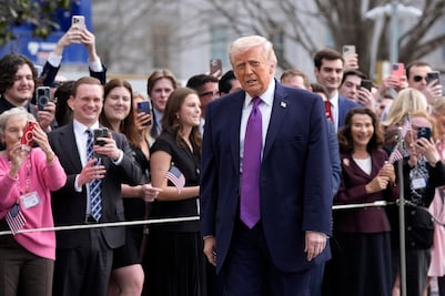 Trump promete que pronto habrá "seguridad" para petroleros en el estrecho de Ormuz; EU destruyó casi todos los buques iraníes, dice