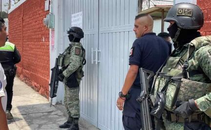 Alumno dispara en secundaria del Edomex tras discutir con su profesor; conserje resulta herido