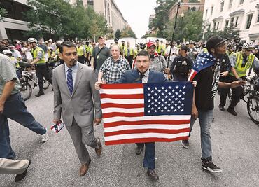 Fracasa convocatoria de supremacistas en EU