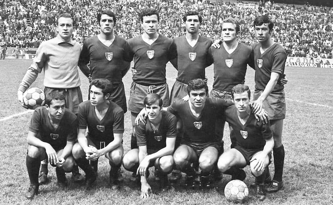 Selección Mexicana a principios de 1969. La Federación Mexicana de Fútbol afirmó que, “no sólo queremos venir a Europa a contrastar nuestro fútbol, sino que locamente deseamos que nuestros compatriotas mexicanos vean actuar a nuestros muchachos en la pequeña pantalla”. Foto: Guillermo Quevedo/Archivo EL UNIVERSAL.