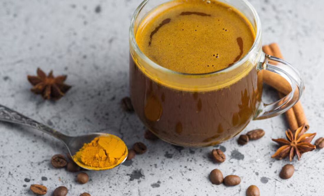 Café con cúrcuma. Foto: Freepik