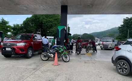 Reportan desabasto de gasolina en regiones de Tapachula por incumplir con pagos; jubilados se manifiestan contra Pemex
