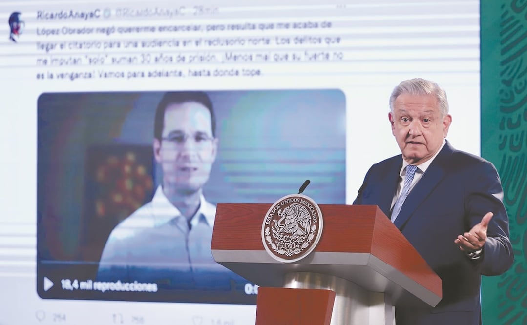 El presidente Andrés Manuel López Obrador ha invertido 66 minutos con 44 segundos para criticar al militante panista, señala un estudio de la consultora SPIN. Foto: ARCHIVO EL UNIVERSAL