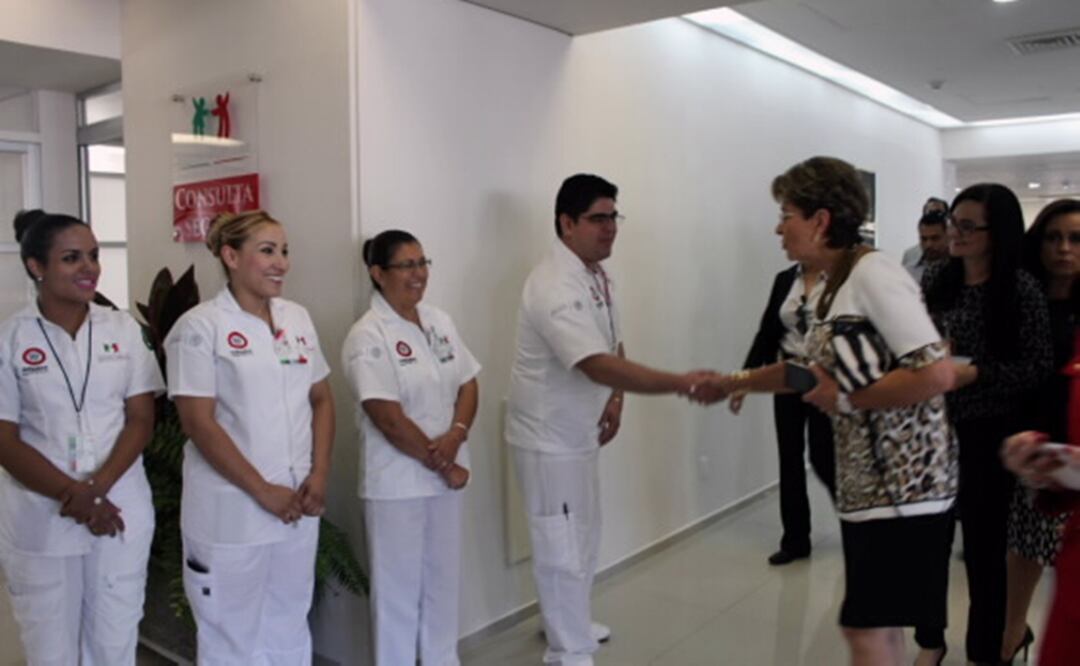 Durante un recorrido por el Centro de Rehabilitación y Educación Especial del DIF estatal, unidad médica de alta especialidad en rehabilitación. Foto: Especial