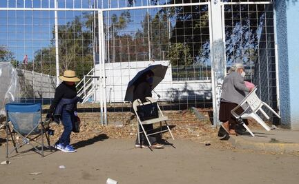 Adultos mayores de Oaxaca acusan que grupos registrados por Morena exigen les apliquen antes la vacuna anticovid