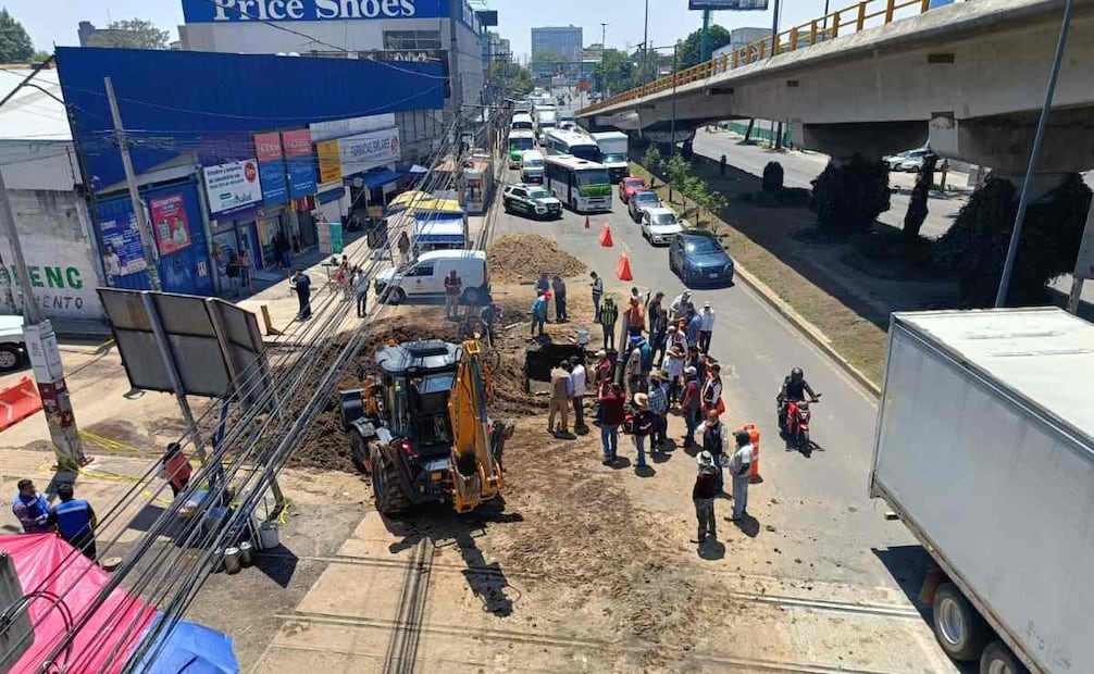 Continua cerrada parcialmente la Avenida Primero de Mayo por reparación de fuga (22/07/2026). Foto: Especial