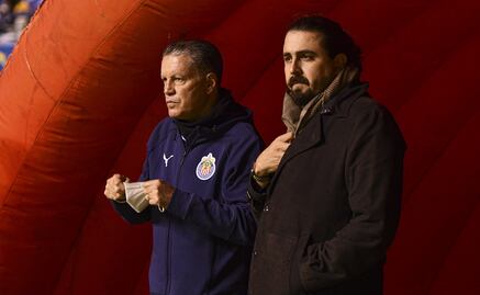 Amaury Vergara "justifica" la falta de refuerzos en Chivas; la afición lo ataca