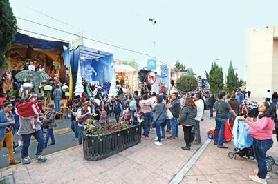 Niños prefieren tomarse la foto con los “reyes modernos”