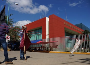 Sección 22 del SNTE marcha en Oaxaca contra plan educativo