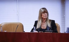 Begoña Gómez, esposa del presidente de España, entrega su pasaporte por orden judicial; enfrenta cargos por 4 delitos