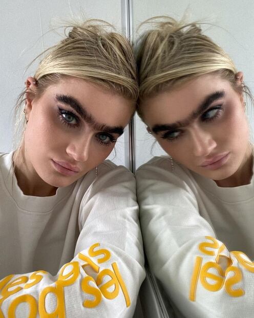 La modelo que está conquistando el mundo al estilo Frida Kahlo 