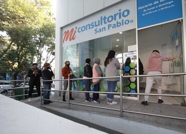 VIDEO: Crecen filas en farmacias San Pablo para aplicación de vacunas contra Covid; se agotan los insumos