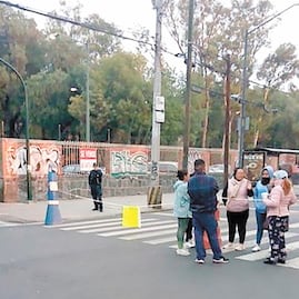 Con bloqueos exigen suministro de agua en Iztacalco