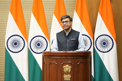 India acusa a Paquistán de violar el alto el fuego y dice que ejército responderá; acuerdo no aplica en la frontera, responden