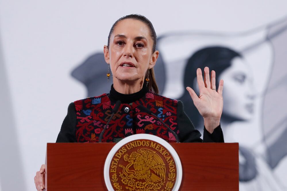 La presidenta de México, Claudia Sheinbaum, habla durante una rueda de prensa este miércoles 8 de enero del 2025, en el Palacio Nacional. Foto: EFE
