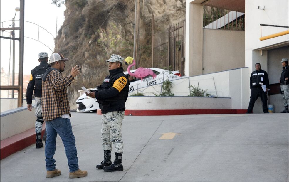Elementos de la Guardia Nacional custodian el Centro de Atención a migrantes deportados “Flamingos” en Tijuana, Baja California, el 01 de febrero 2025: Foto: Aimee Melo/EL UNIVERSAL