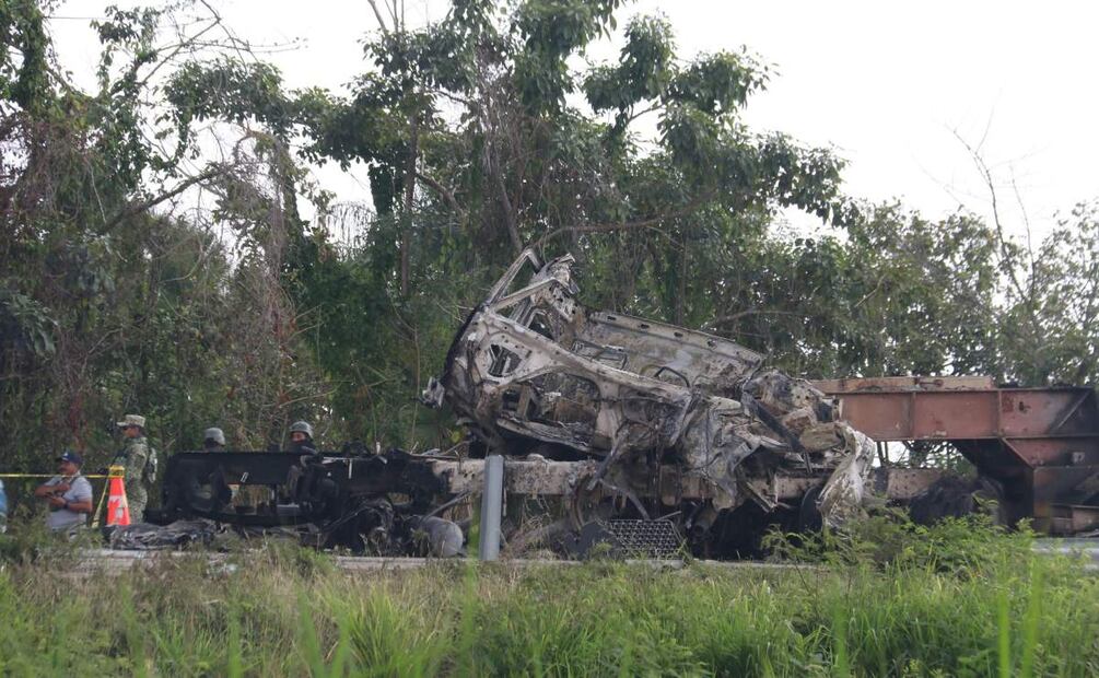 Presuntamente el tráiler invadió el carril del autobús y se impactaron de frente, provocando un trágico accidente con más de 30 muertos (08/02/2025). Foto: Luis Manuel López / EL UNIVERSAL