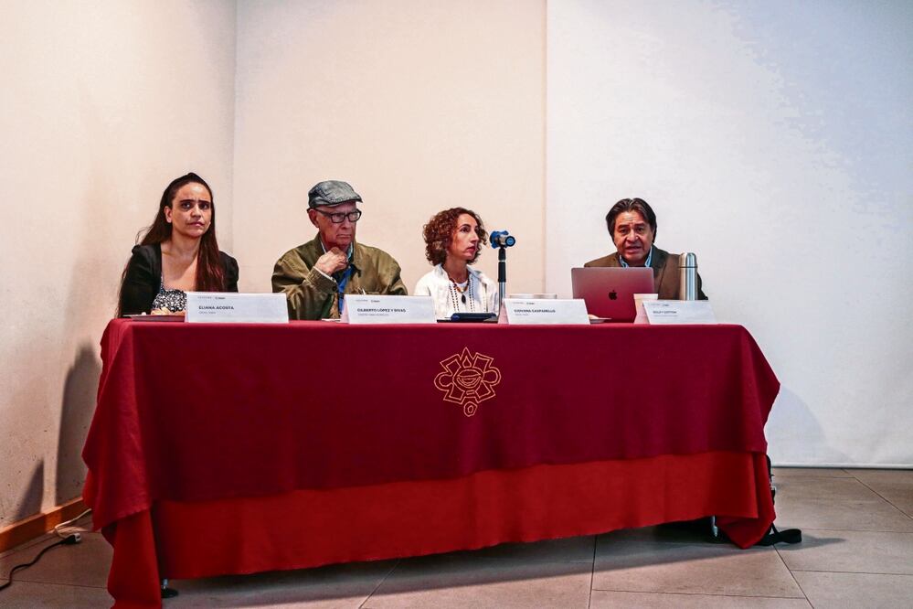 En la mesa “El Tren Maya: El impacto sociocultural”, que formó parte de un Seminario coordinado por el investigador Bolfy Cottom (derecha), participaron Eliana Acosta, Gilberto López y Rivas y Giovana Gasparello. Foto: Gabriel Pano | El Universal