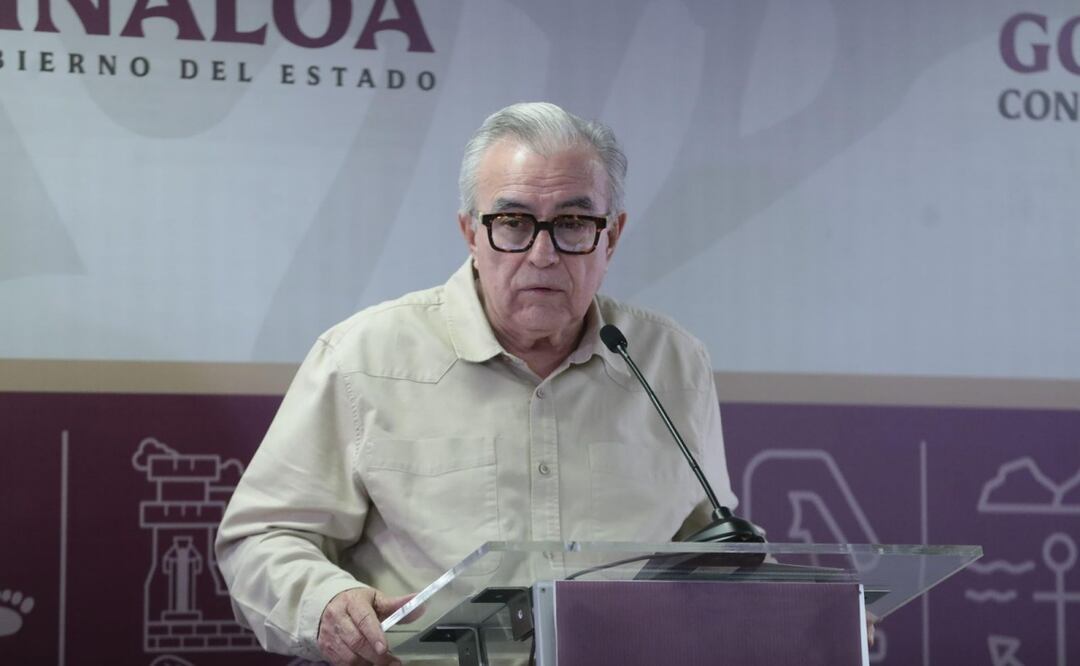 Rubén Rocha Moya instó a la comunidad universitaria a participar en la consulta sobre la reingeniería financiera. Foto: Especial
