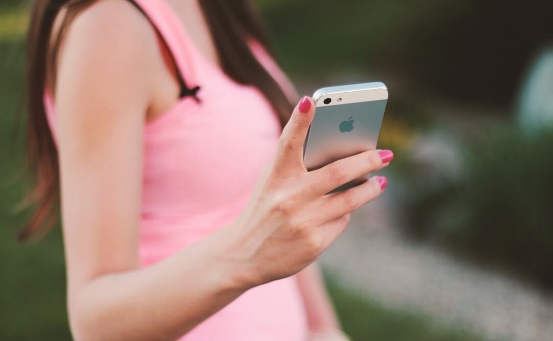 Los especialistas recomiendan no usar el celular 4 horas seguidas y tener otras actividades a lo largo del día que no impliquen pantallas. Foto: Pixabay