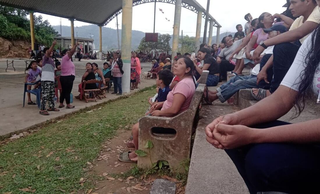 Los 18 docentes del nivel básico de las comunidades de San Isidro Platanillo y Río de Sol en Oaxaca, acordaron que no regresarán a dar clases mientras no cuenten con seguridad. Foto: Especial