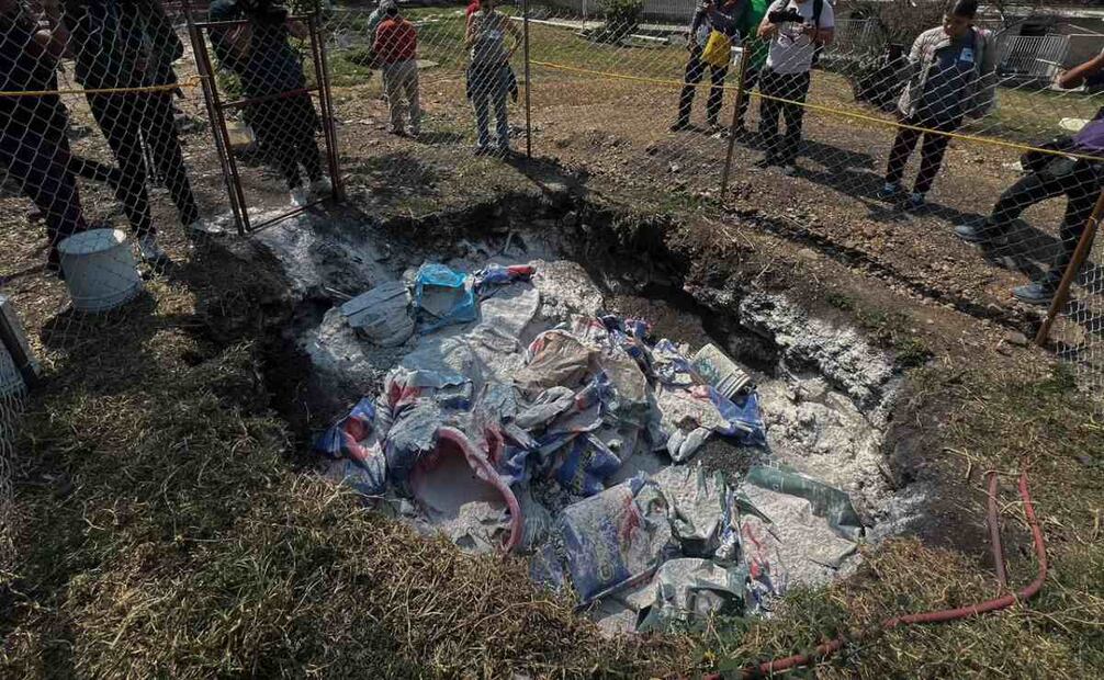 Personal de Refugio Franciscano ingresa a predio en disputa en alcaldía Cuajimalpa; no se reportan incidentes ni lesionados.
Fotos: Juan Carlos Williams/ EL UNIVERSAL