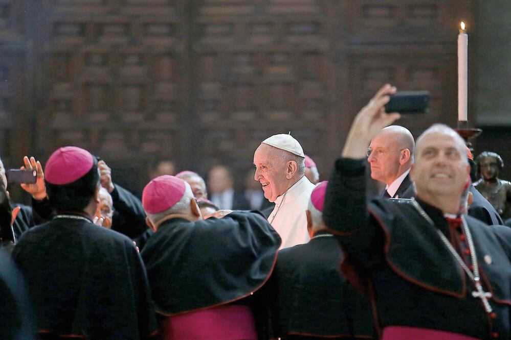 Jorge Mario Bergoglio exhortó a los obispos mexicanos a no tener miedo a la transparencia, puesto que la Iglesia católica tiene que ser abierta a las personas (ALESSANDRO DI MEO. EFE)