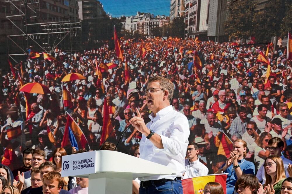 Alberto Núñez Feijóo, líder del Partido Popular, se presentará ante el Parlamento para buscar ser elegido como jefe de gobierno en España. Foto: Borja Sánchez Trillo | EFE